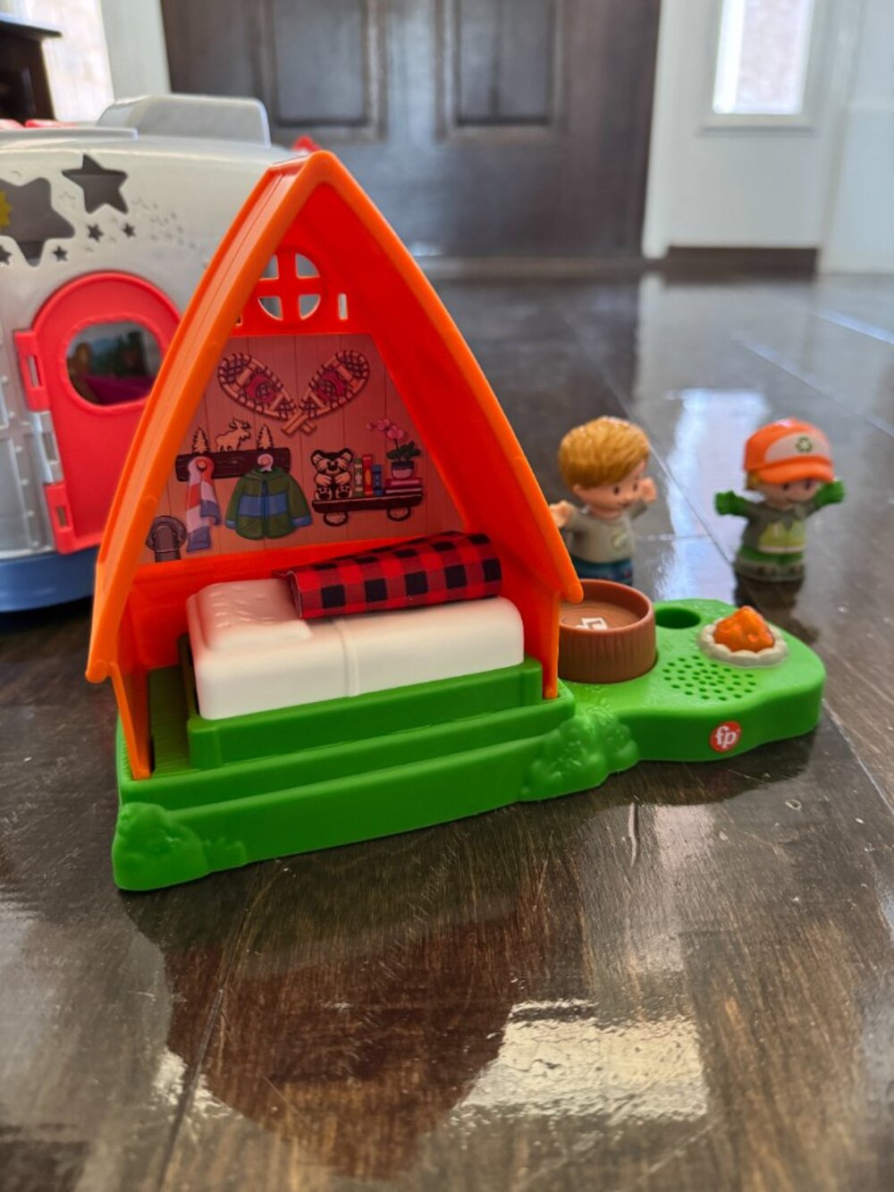 Fisher Price Little People Light Up Learning Camper A Frame Cabin Playset Assort - Picture 6 of 7